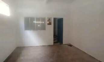 Imagem 3: VENDO CASA DE 2 PAVIMENTOS 2/4 SENDO 1 SUÍTE COM VAGA DE GARAGEM + 3 KITNETS NO LUGAR DO Q