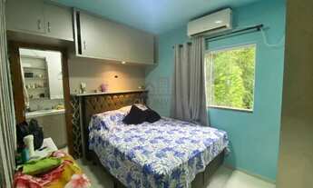 Imagem 7: Exclusiva Casa Geminada no Aimoré: Deck de Madeira Rústica com Vista para a Floresta e Rio