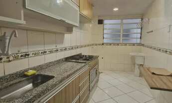 Imagem 2: Apartamento com Suíte e Varanda Em Frente à Praça da Mirandela!