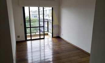 Imagem 2: Apartamento de 2 dormitórios, sendo 1 suíte. Com varanda em prédio com piscina na Vila Mad