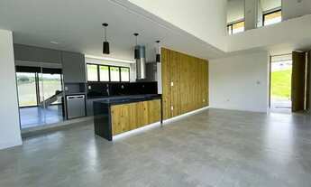 Imagem 4: Casa a venda com 4 dormitórios sendo 3 suítes, 380m2 com planejados no condomínio Alphavil