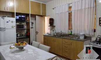 Imagem 2: Casa térrea a venda no Tatuapé com quintal e churrasqueira