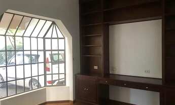 Imagem 2: Casa a venda em Alphaville 5 com 469 M², 4 quartos, duas suítes, lareiras, cozinha gourmet