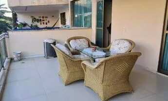 Imagem 3: Apartamento com 108m2 3 quartos um deles revertido para closet, 1 suíte, varandão frente