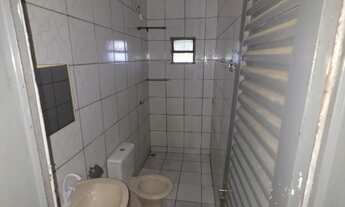 Imagem 7: Casa com amplo quintal na frente para construção