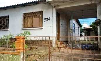 Imagem 2: Casa em Porto Alegre, no bairro Cavalhada, com 3 dormitório(s), e 3 banheiros, à