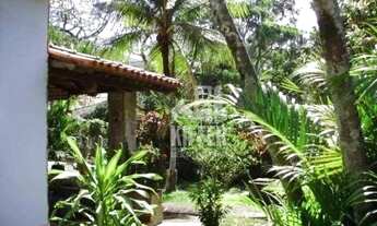 Imagem 2: Casa com 5 Quartos e Amplo Terreno a Poucos Passos da Praia Itacoatiara, Niterói