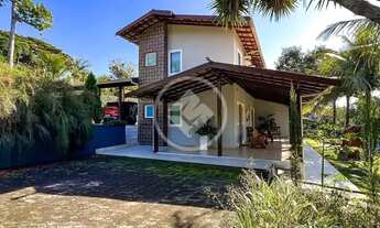 Imagem: Linda casa duplex com piscina, campo de