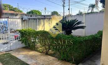 Imagem 2: Casa- 3 quartos, 1 suíte, 220m², 2 vagas, piscina, armários- Setor Garavelo