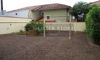 Imagem 6: Casa à venda no bairro América, Joinville/SC Sobrado localizado em rua nobre do bairro