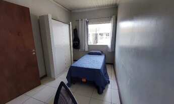 Imagem: Quarto (tipo suíte) mobiliado em casa compartilhada