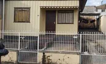 Imagem: Casa de madeira conservada. Terreno 250