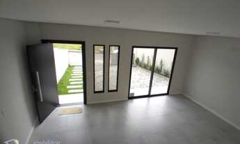 Imagem 6: Sobrado alto padrão de acabamento, com 3 dormitórios sendo uma suíte com closet em Indaial