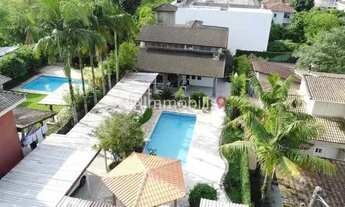 Imagem: Casa de alto padrão, 4 quartos, sendo 2