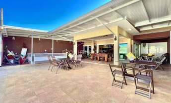 Imagem 3: Imóvel Comercial Completo com Moradia e Suítes para Renda a Poucos do Mar!