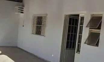 Imagem: Vende-se casa ampla de esquina no Bairro