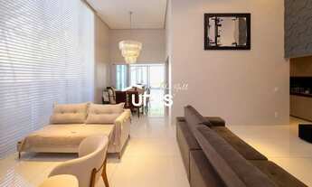 Imagem 2: Térrea para venda tem 256 metros quadrados com 4 quartos em Jardins Valência - Goiânia - G