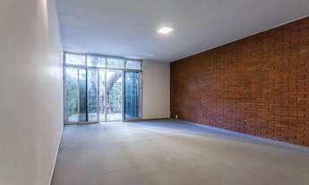 Imagem 2: Espaçosa Casa de 2 Quartos com Suíte e 4 Vagas de Garagem em Moema, São Paulo-SP - Imperdí