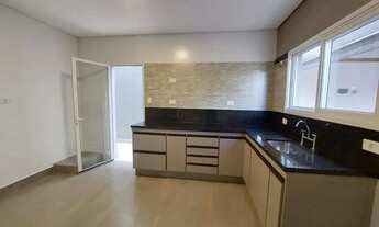 Imagem 7: Sobrado para aluguel possui 250 metros quadrados com 4 quartos