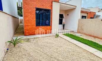 Imagem 2: CASA BAIXA SEMI MOBILIADA DE 3 QUARTOS COM PASSAGEM LATERAL