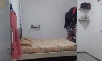 Imagem 3: Casa Plana Solta no Quintino Cunha, 02 dormitórios