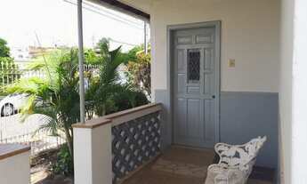 Imagem 3: C644 - Casa com quatro dormitórios no centro