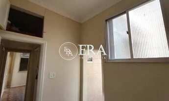 Imagem 7: Tijuca- Rua Doutor Satamini- Apartamento desocupado, varanda, 2 quartos, dependência compl