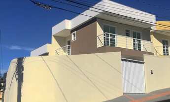 Imagem 2: Belíssima casa duplex composta de 3 quartos sendo uma suíte área gourmet com churrasqueir