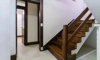 Imagem 2: Casa de 3 andares; 384m² em condomínio bucólico e arborizado