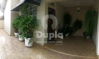 Imagem: Casa de esquina no Bairro Alto