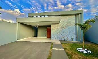 Imagem 2: CASA COM EXCELENTE PADRÃO DE ACABAMENTO E PISCINA