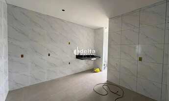 Imagem 2: Casa residencial com 2 quartos disponível para venda no bairro Laranjeiras em Uberlândia-M