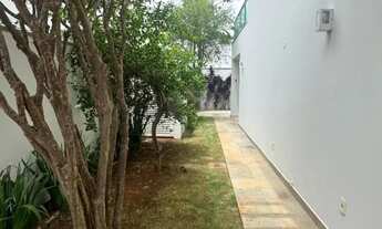 Imagem 2: Casa Estilo Sobrado Para locação e venda no Condomínio Jardins Roma Em Uberlândia