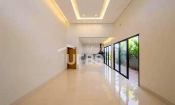 Imagem 3: Casa térrea à venda Parqville Jacarandá 3 suítes, 161,4 m², fino acabamento