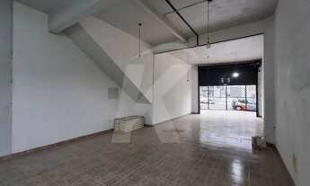 Imagem 5: Salão comercial com 1 banheiro, porta de aço e 1 vaga de garagem