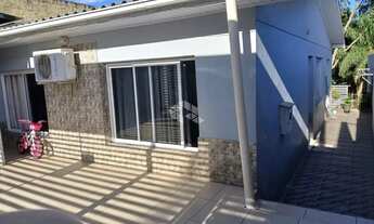 Imagem: Casa á venda com 3 dormitórios no bairro