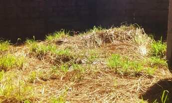 Imagem 2: Terreno de 512m² fechado de muro com casa em construção