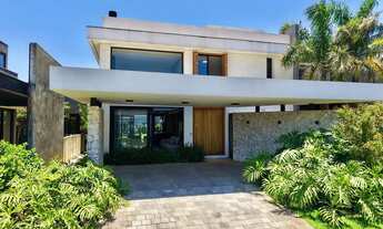 Imagem 3: Capão Ilhas Resort, casa com 4 suítes finamente decorada, com piscina e beira lago