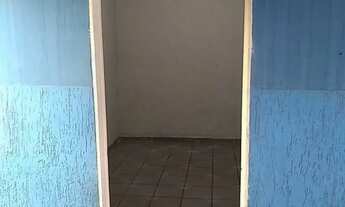 Imagem 5: Alugo casa nos fundos com 3 cômodos: 1 quarto + sala + banheiro + cozinha