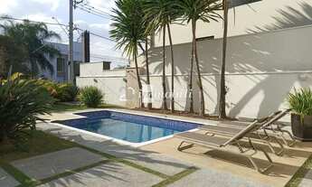 Imagem 2: Casa à venda em Carapicuíba, Granja Viana, com 4 suítes, com 340 m², Golf Village