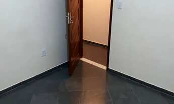 Imagem 4: Alugo uma linda Kitnet. Quarto sala cozinha banheiro uma pequena área