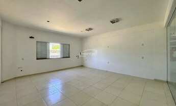 Imagem 4: Loja com 40,87m², com fachada em blindex, banheiro exclusivo para os locatários e banheiro