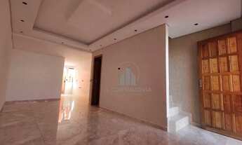 Imagem 4: Sobrado amplo com três quartos/suíte e ótimo padrão de acabamento