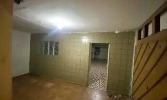 Imagem: Vendo Casa localizada na rua Paris, bairro