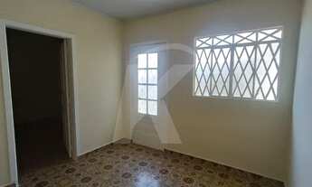 Imagem 5: Casa com 2 quartos, sala, cozinha, 2 banheiros e área de serviço, quintal