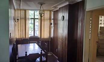 Imagem 4: Apartamento antigo com móveis rústicos (algumas peças de jacarandá)