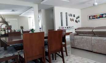 Imagem 4: Casa de condomínio para aluguel possui 230 metros quadrados com 3 quartos