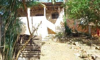 Imagem: Vendo um terreno com uma casa mais precisa