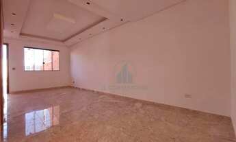 Imagem 6: Sobrado amplo com três quartos/suíte e ótimo padrão de acabamento