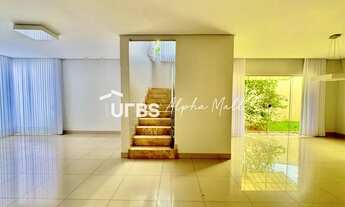 Imagem 6: Casa de condomínio sobrado para venda possui 358 metros quadrados com 4 quartos